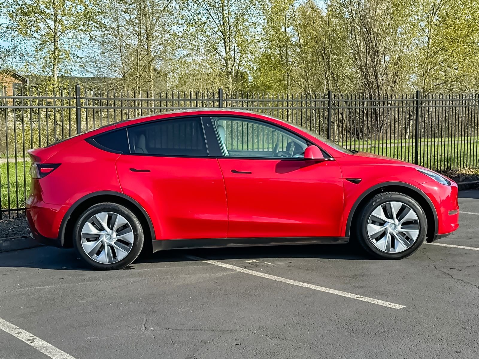 Used 2020 Tesla Model Y Long Range with VIN 5YJYGDEE5LF034628 for sale in Eugene, OR