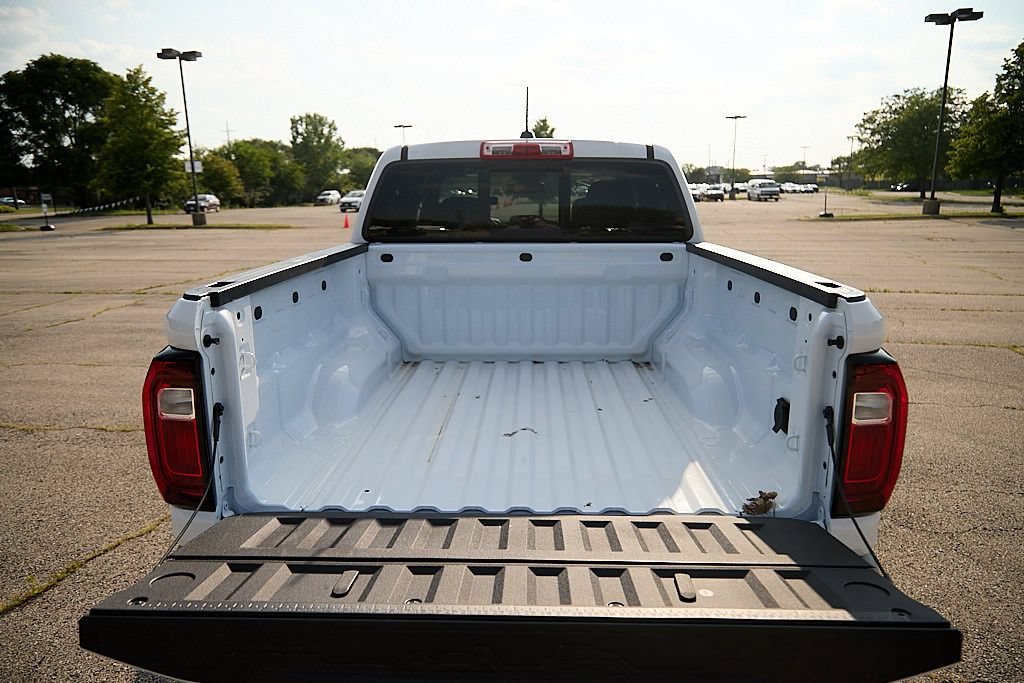 New 2026 Summit White GMC Elevation image 21