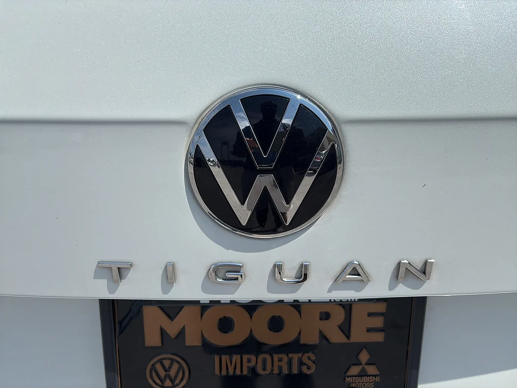 Used 2024 Opal White Pearl Volkswagen 2.0T SE R-Line Black FWD image 11