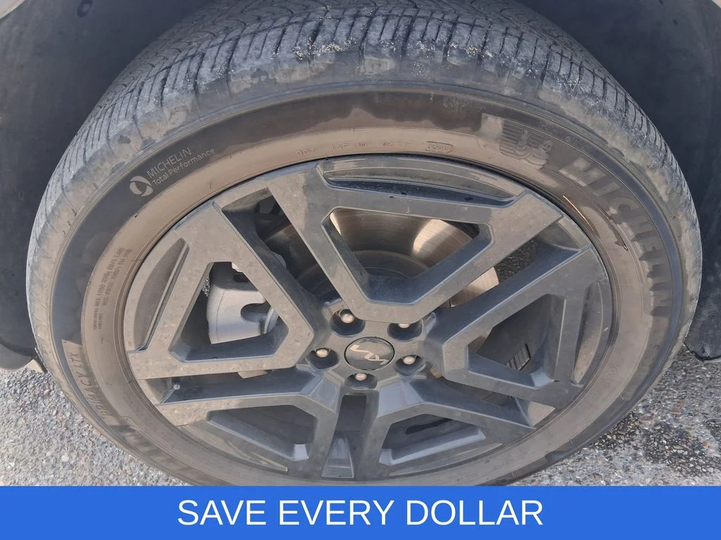Used 2025 White Kia EX X-Line image 7