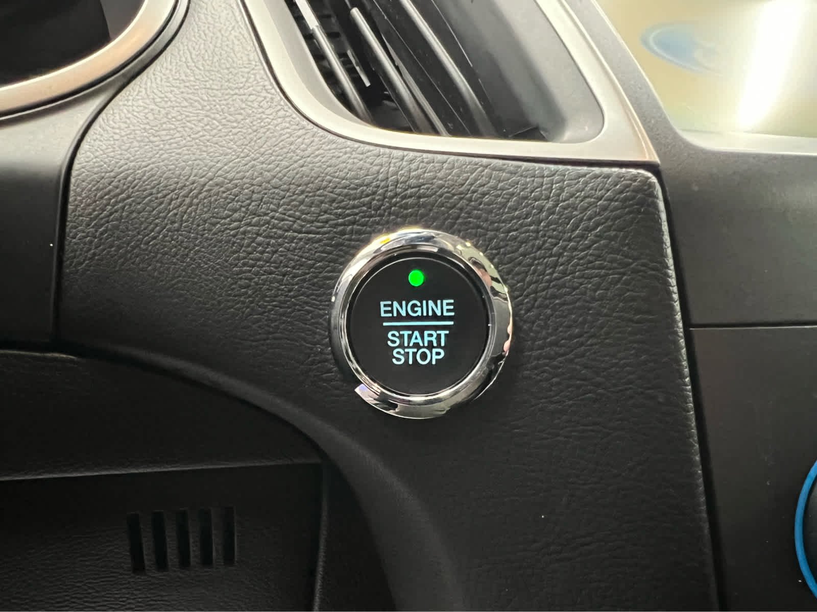 Used 2015 White Platinum Metallic Tri-Coat Ford SEL image 28