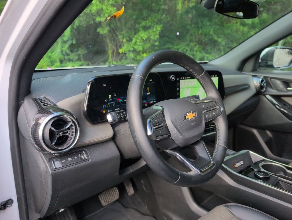 Used 2026 White Chevrolet LT image 33