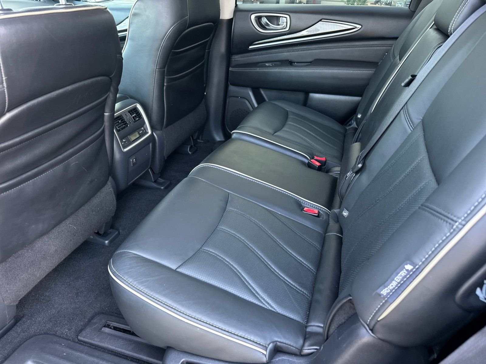 Used 2019 Mocha Almond INFINITI LUXE image 11