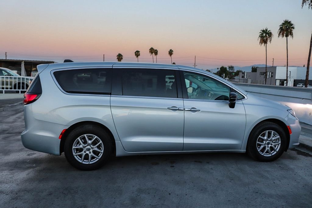 Used 2024 Silver Mist Clearcoat Chrysler Touring L image 13