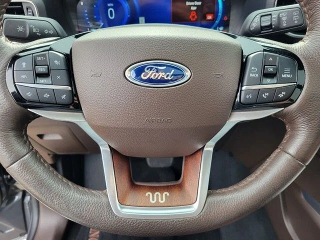 Used 2024 Gray Metallic Ford King Ranch image 21