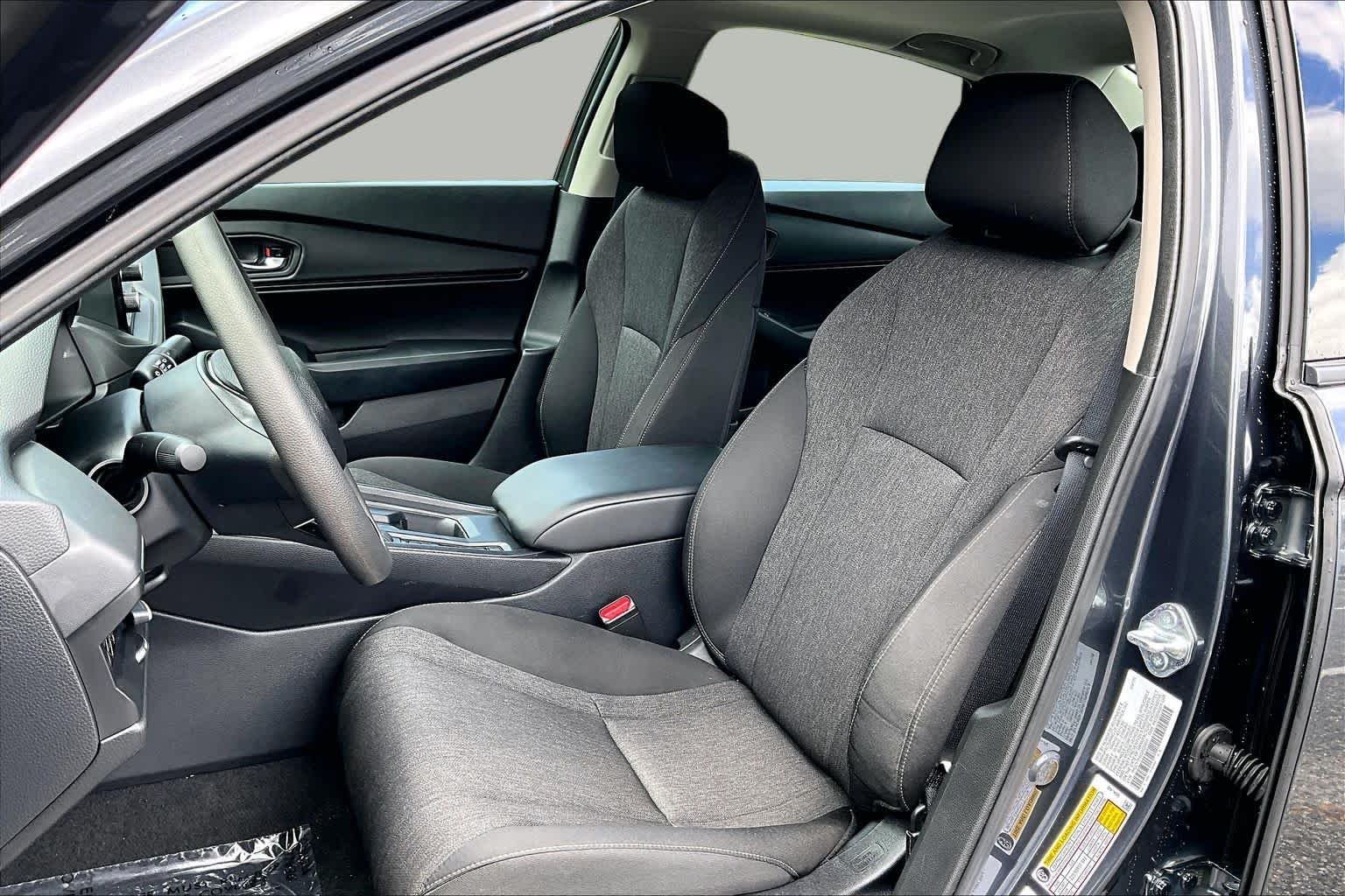 Used 2025 Meteorite Gray Metallic Honda SE image 8