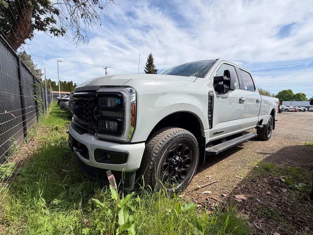 2025 Ford F-350 Lariat 4x4 Crew Cab 176 in SRW's photo
