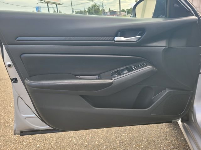 Used 2024 Silver Nissan 2.5 SV image 18