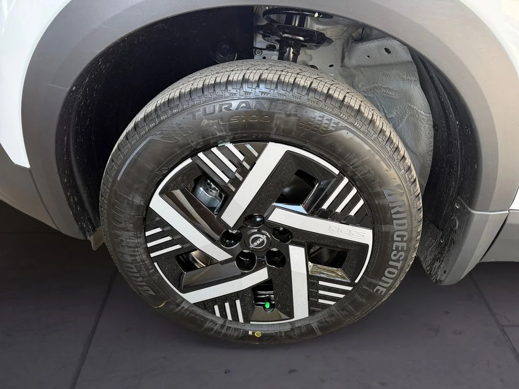 New 2027 White Nissan SV image 9