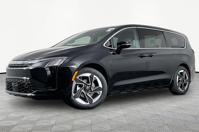 2027 Chrysler Pacifica Limited's photo