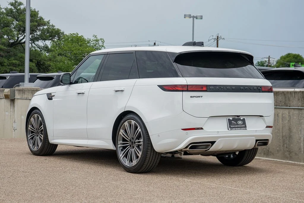 New 2026 White Land Rover Dynamic SE image 6