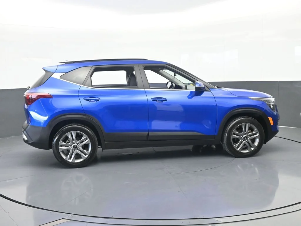 Used 2023 Neptune Blue Kia S image 6