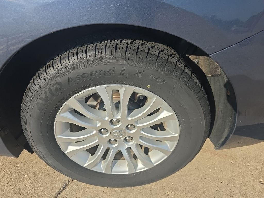 Used 2015 Blue Toyota XLE image 27