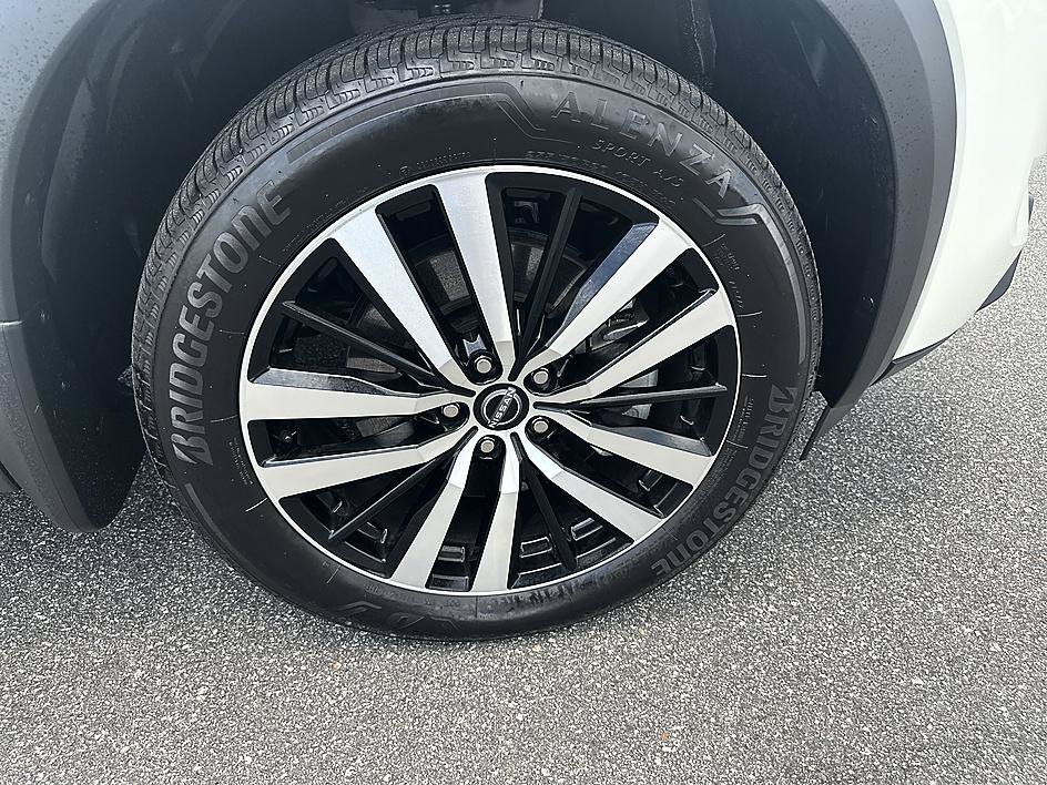 Certified Used 2024 Pearl White Tricoat Nissan Platinum image 12