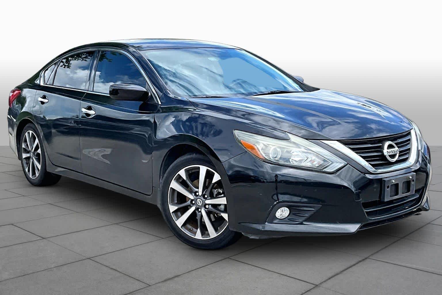 Used 2016 Super Black Nissan 2.5 SR image 3