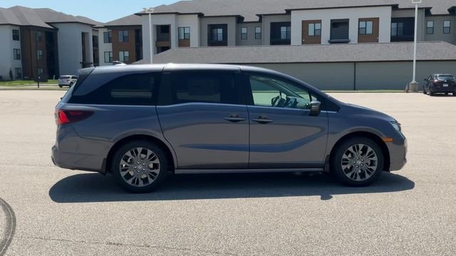 New 2026 Modern Steel Metallic Honda Touring image 9