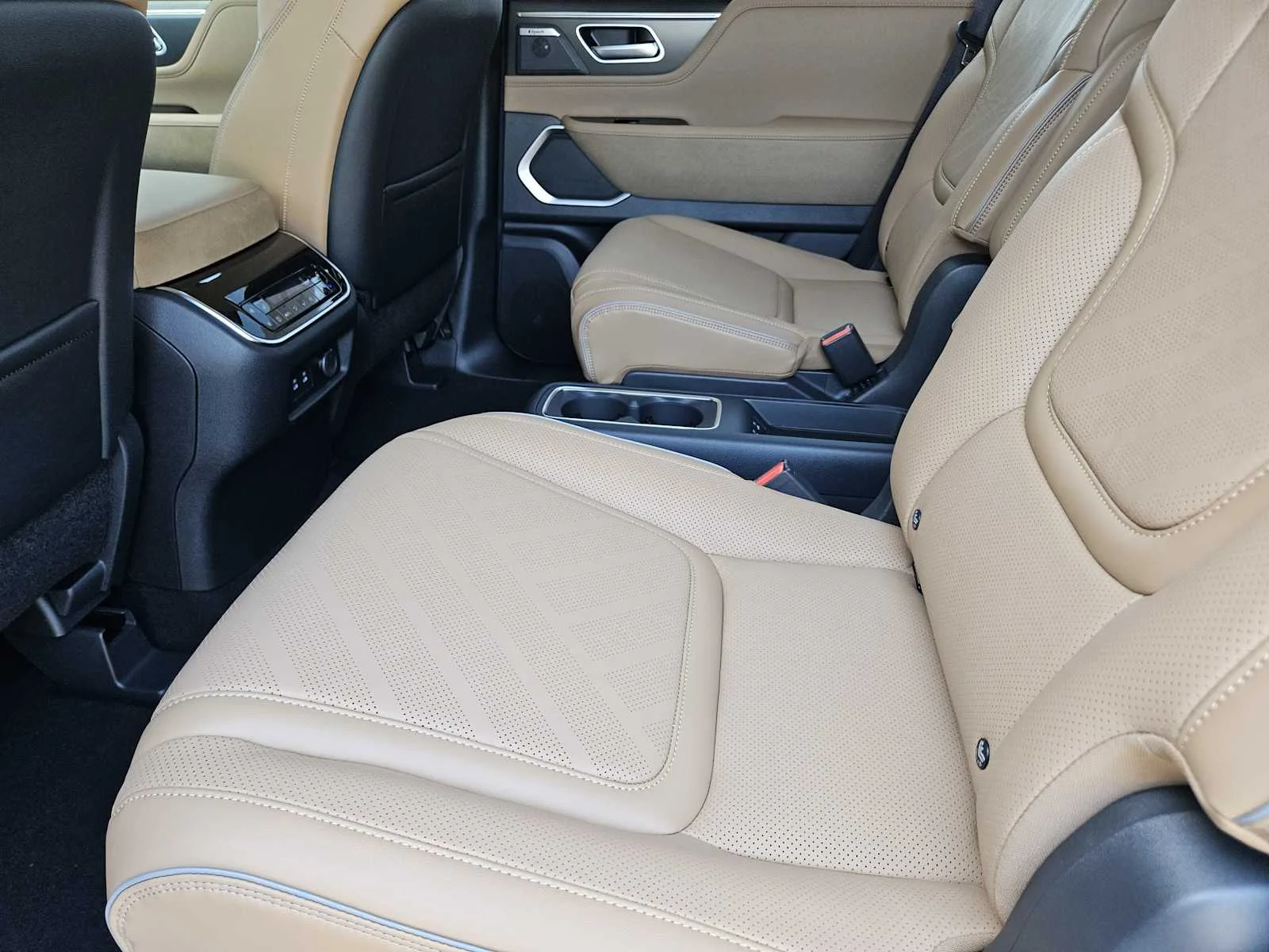 New 2027 RADIANT WHITE INFINITI Luxe 4WD image 21