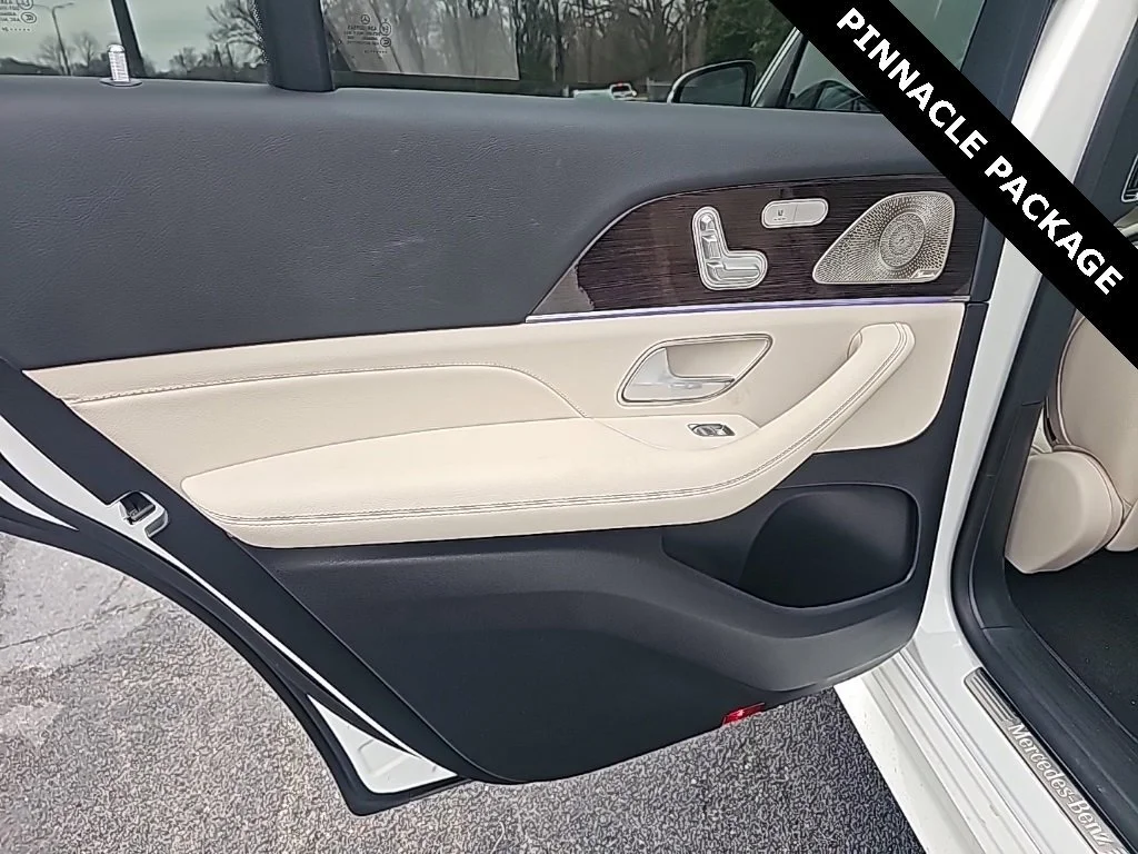 Used 2024 White Mercedes-Benz 4MATIC® image 29