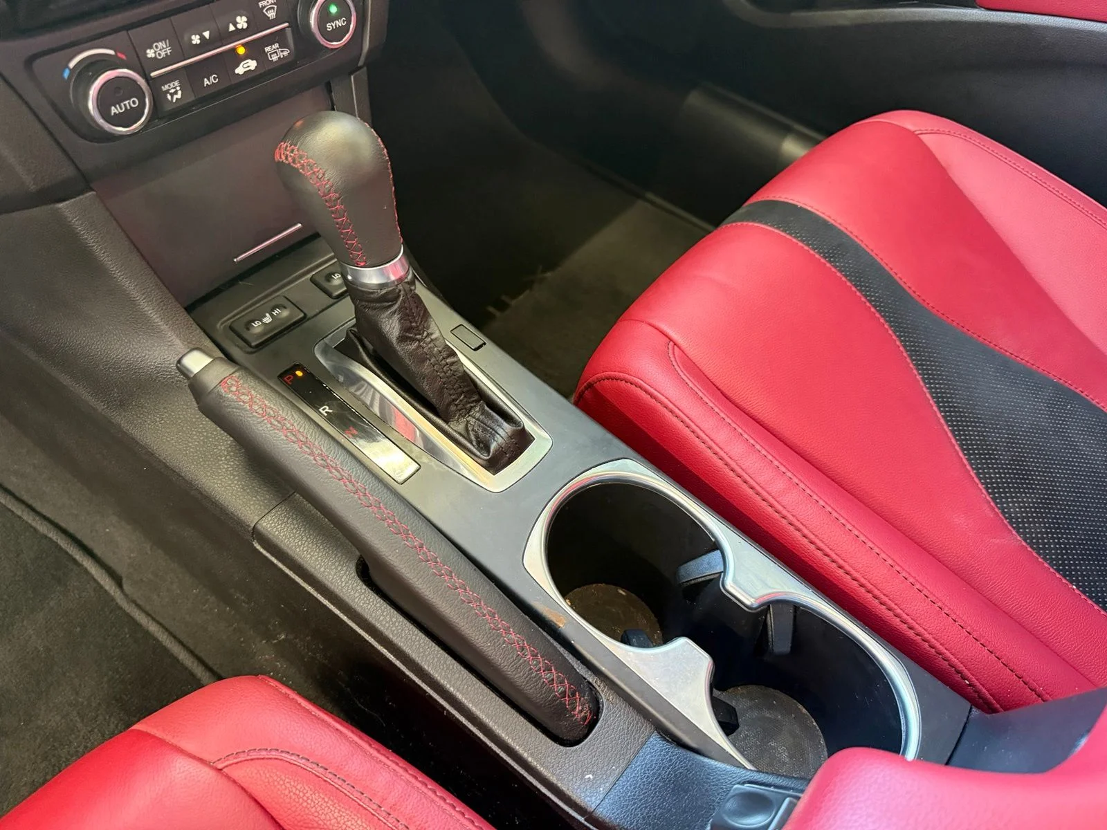 Used 2022 White Acura Premium and A-SPEC Packages image 17