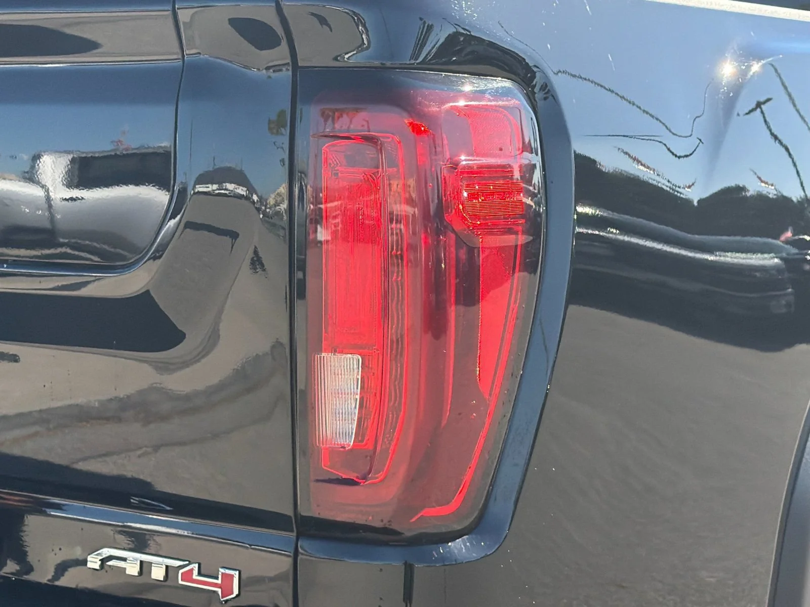 Used 2022 ONYX BLACK GMC AT4 image 37