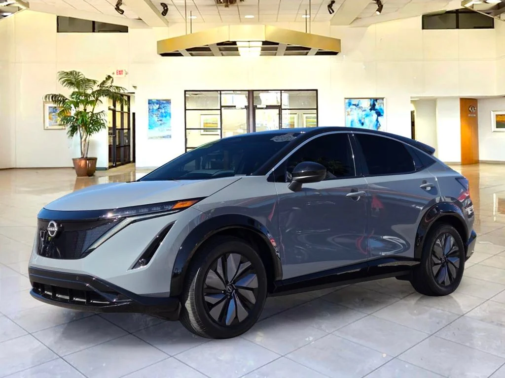 2023 Nissan Ariya Venture+ FWD's photo