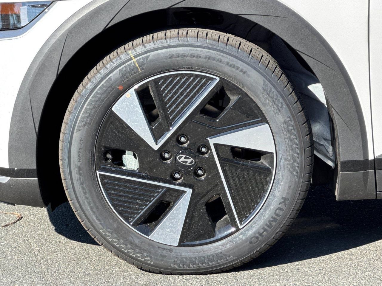 New 2026 White Hyundai SE image 25