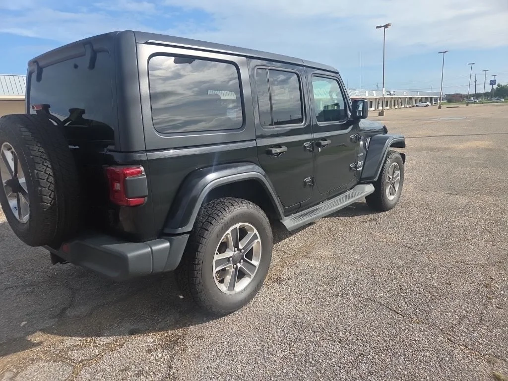 Used 2018 Black Jeep Unlimited Sahara image 13
