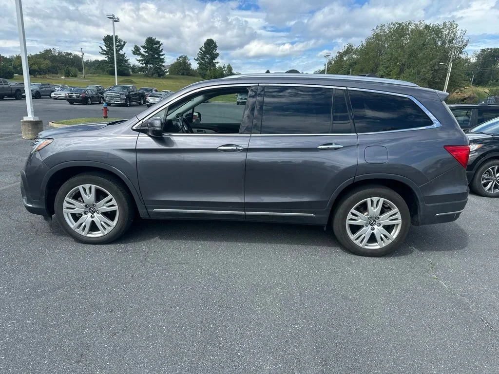 Certified Used 2021 Modern Steel Metallic Honda AWD Elite image 33