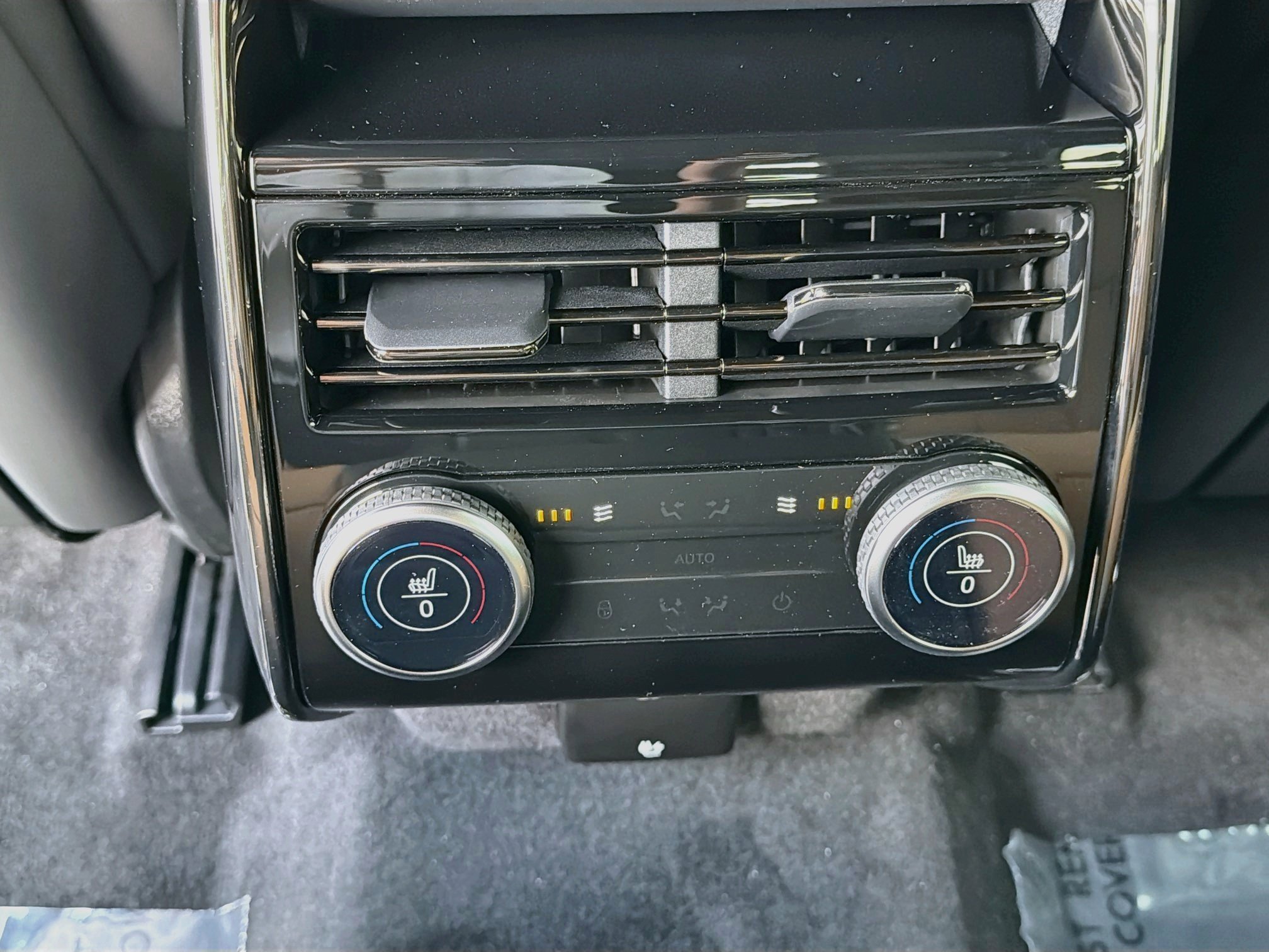 New 2026 Santorini Black LAND ROVER Dynamic SE image 21
