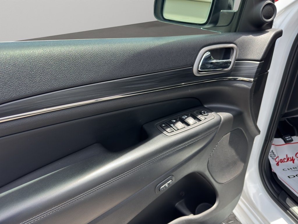 Used 2020 Bright White Jeep Limited X image 22