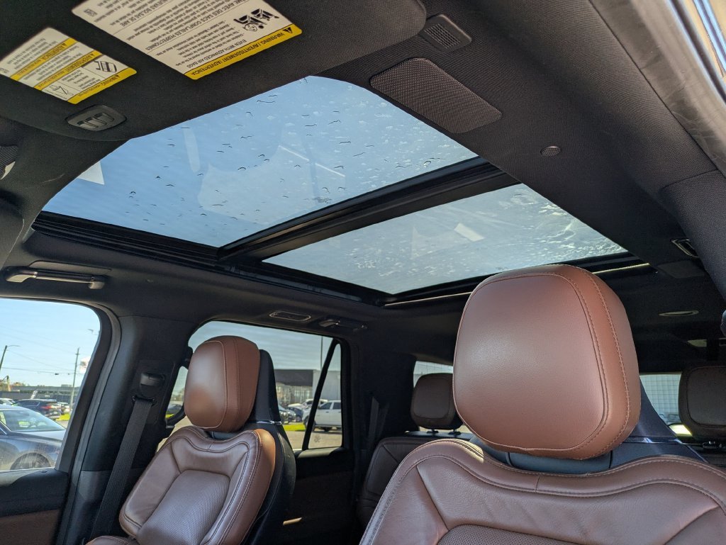 Used 2023 Black Lincoln Reserve image 13