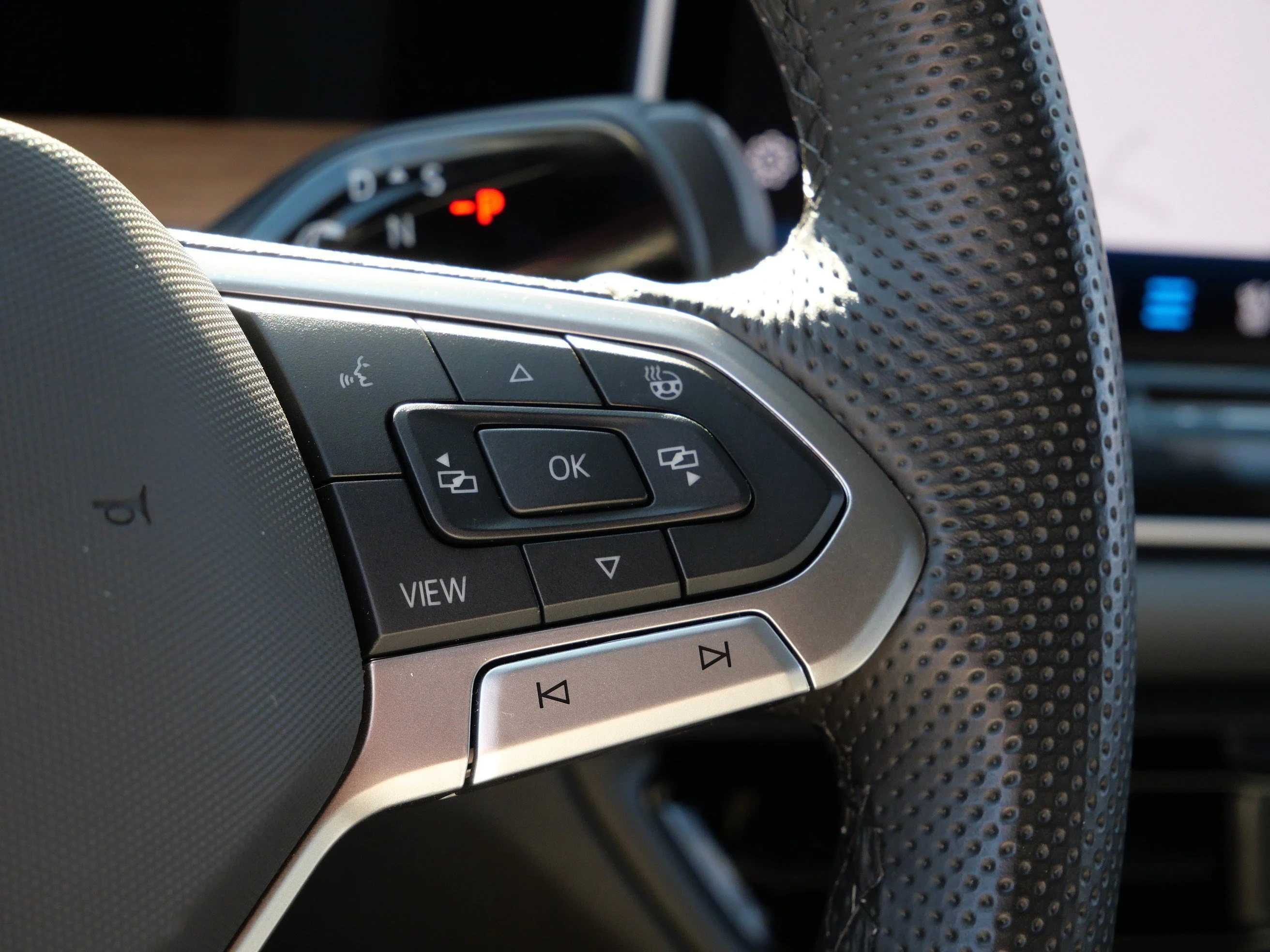 Used 2025 Deep Black Pearl Volkswagen SEL R-Line image 25