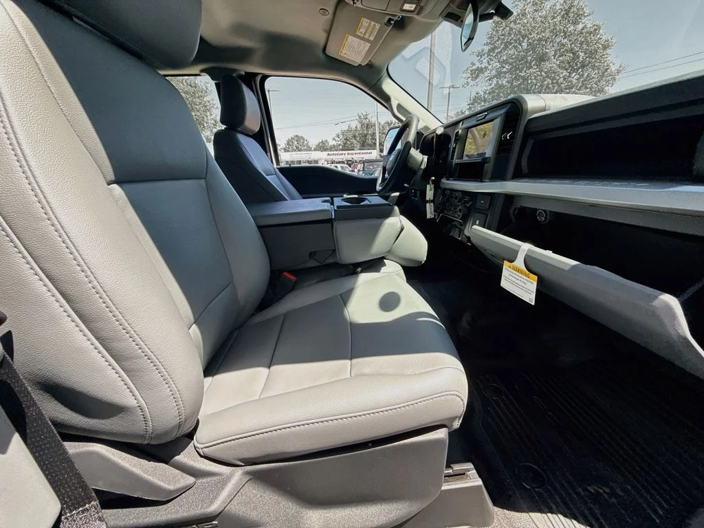 New 2026 Oxford White Ford F-250® XL image 25