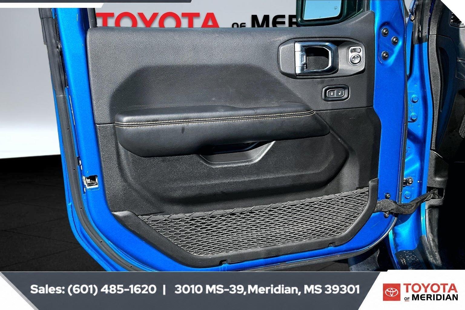 Used 2024 Hydro Blue Pearlcoat Jeep Sahara image 17