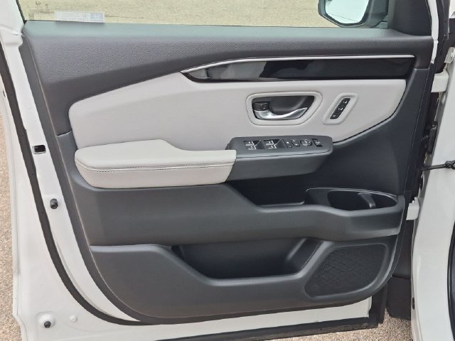 Used 2024  Honda Touring image 13