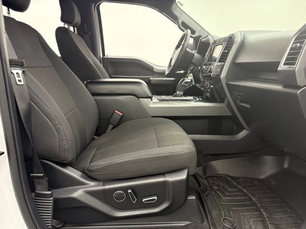 Used 2016 Oxford White Ford XLT image 31