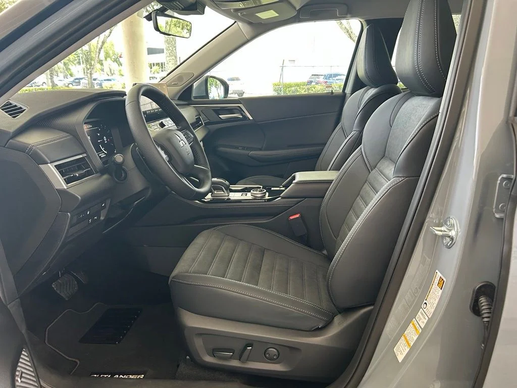 New 2026 Gray Mitsubishi SE S-AWC image 5