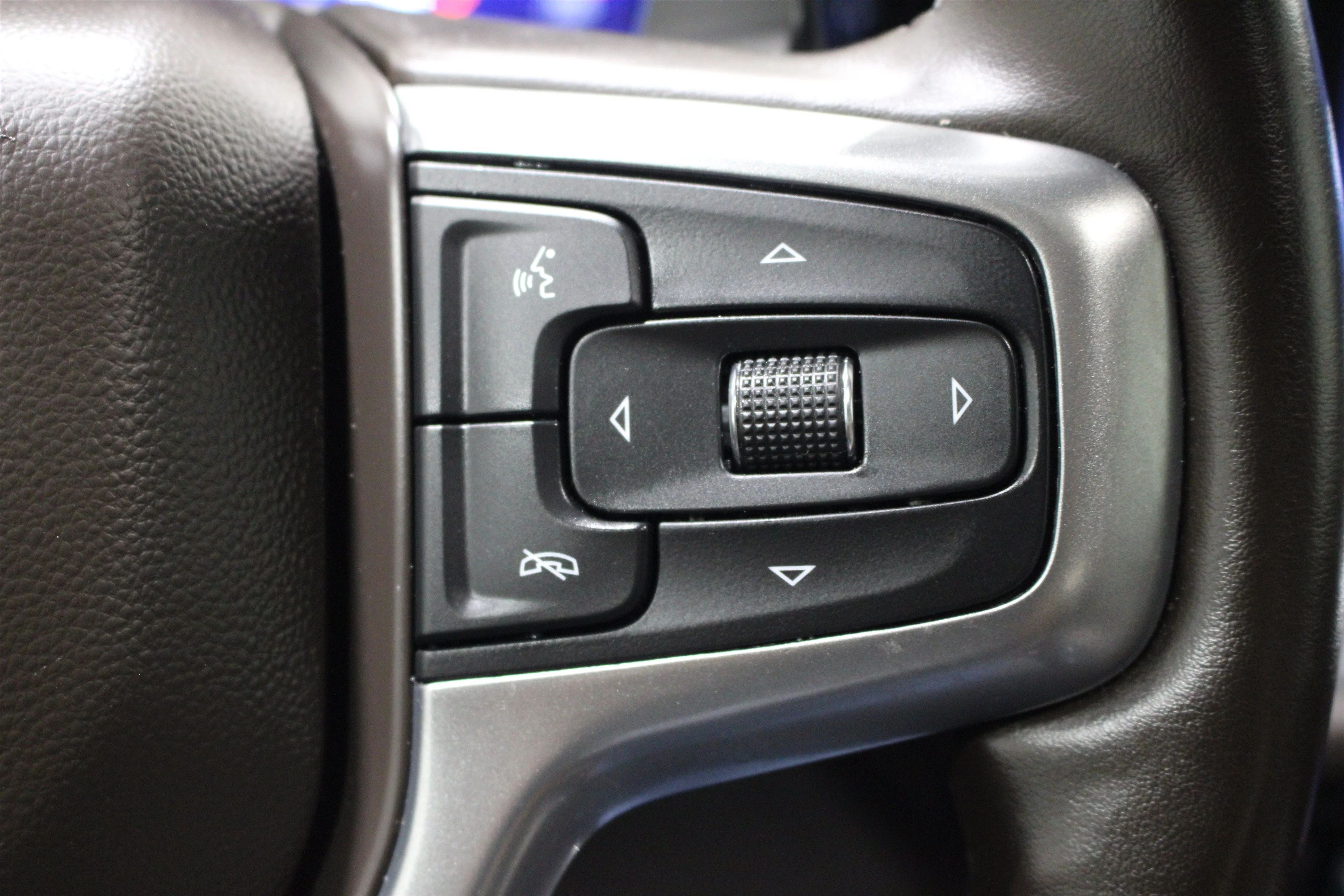 2024 Chevrolet Silverado 1500 LTZ - Photo 13