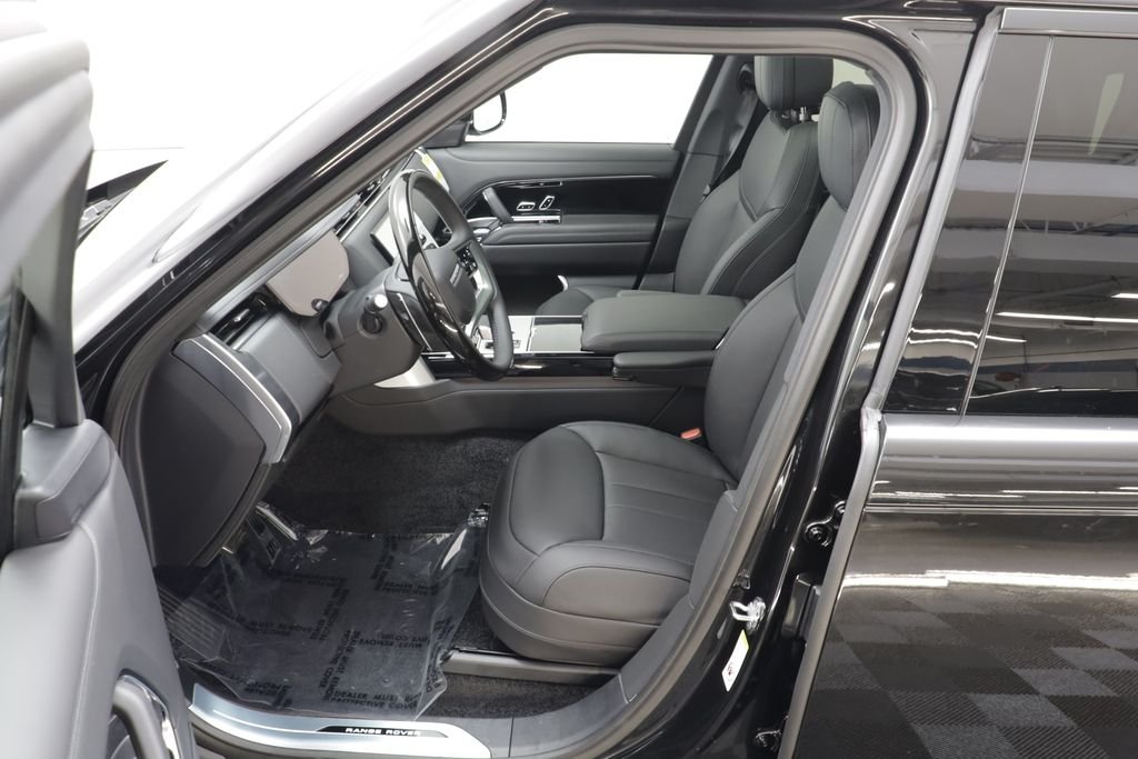 New 2026 Santorini Black LAND ROVER SE LWB 7-Seats / V8 image 7