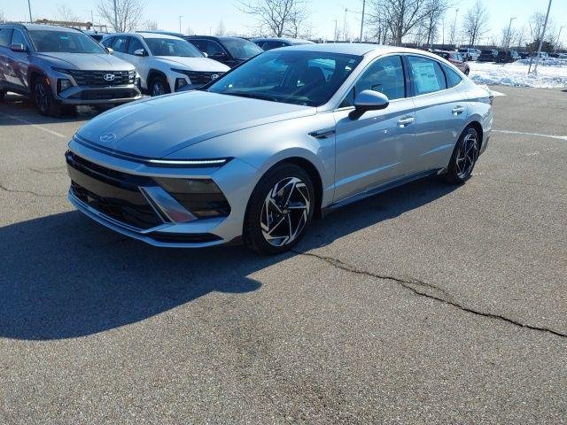 New 2026 Silver Hyundai SEL Sport image 2