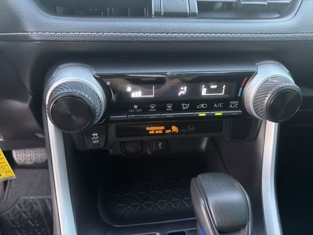 2021 Toyota RAV4 LE - Photo 21