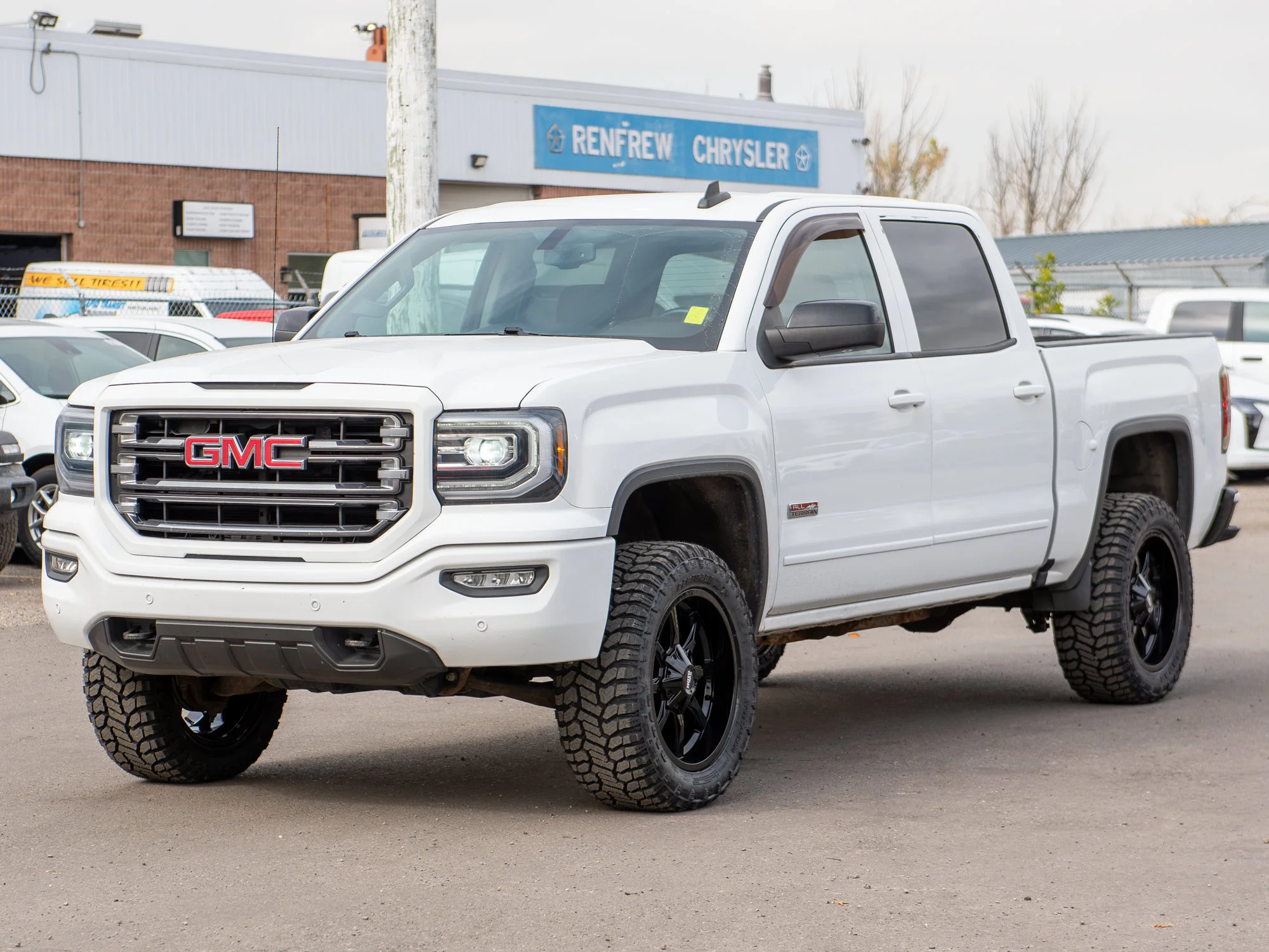 Used 2017 White GMC SLT* | Crew Cab | 5.3L V8 | Lift | New Tires/Wheels | Bose Sound System | image 11