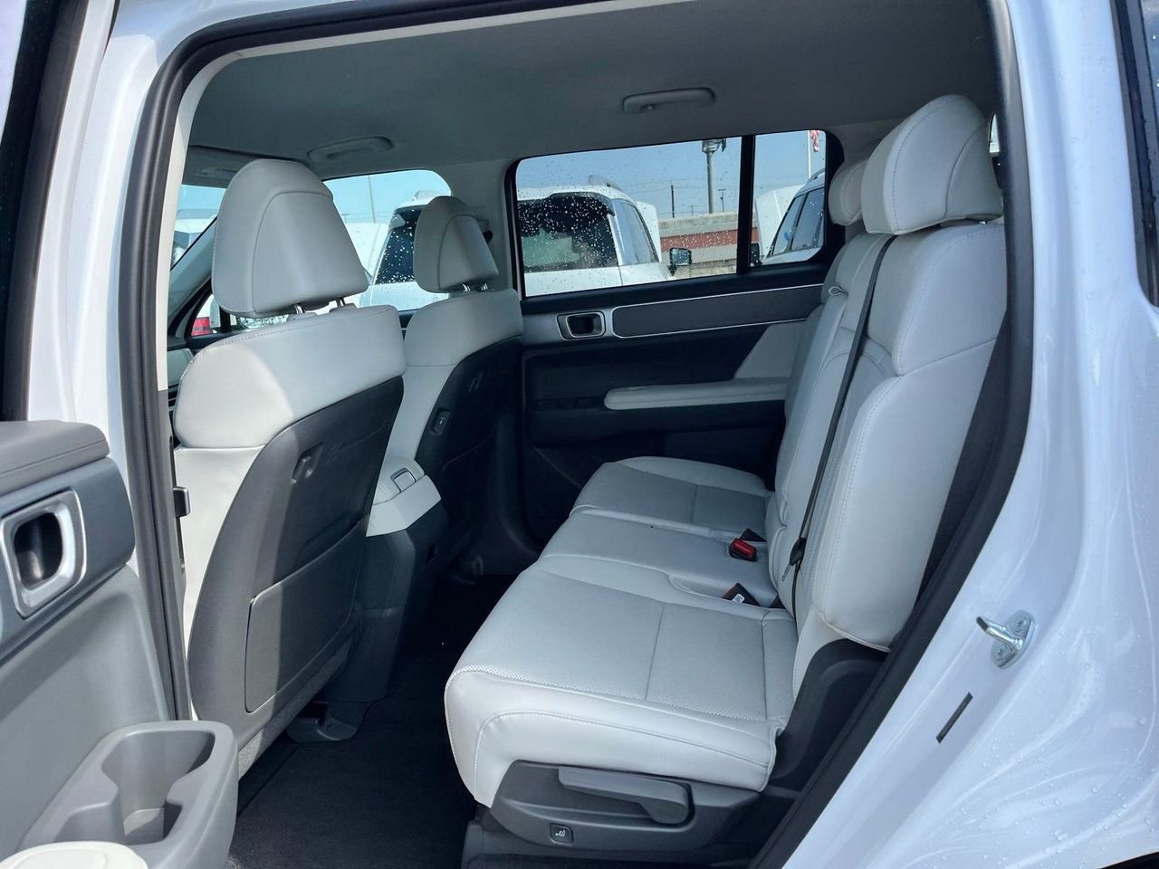 New 2027 White Hyundai SEL image 18