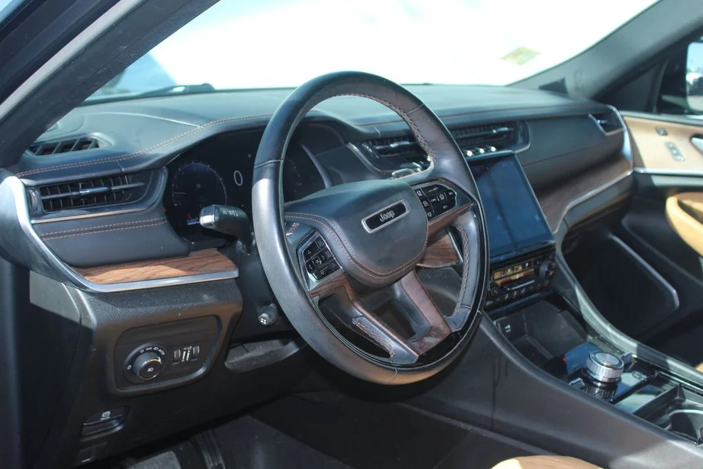 Used 2021 Gray Jeep Summit image 7