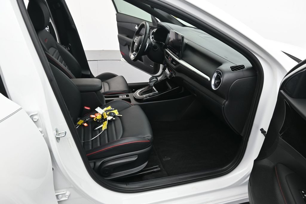 Used 2023 Snow White Pearl Kia GT image 23