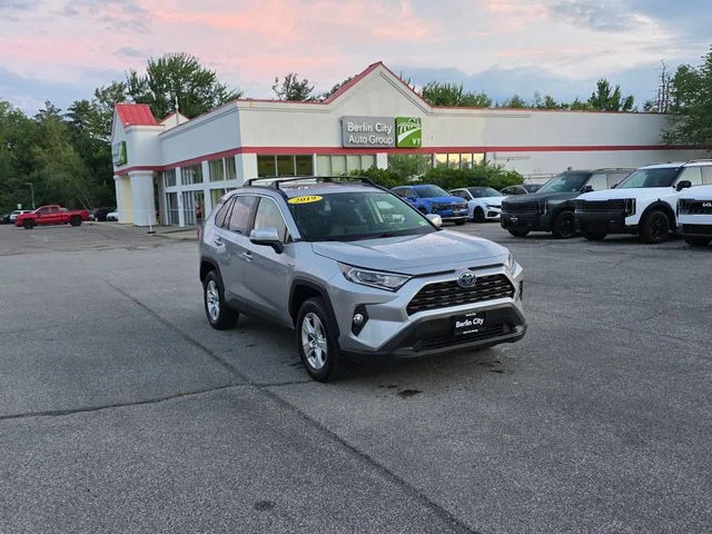 Used 2019 Silver Sky Metallic Toyota XLE image 32