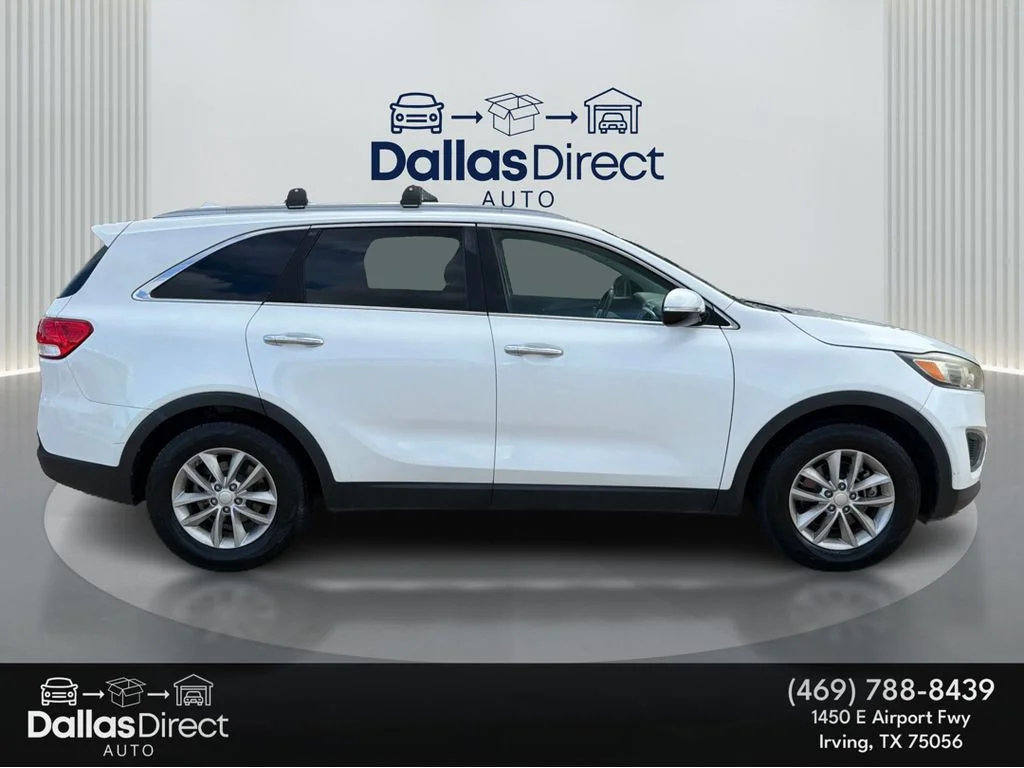 Used 2016 Snow White Pearl Kia LX image 5