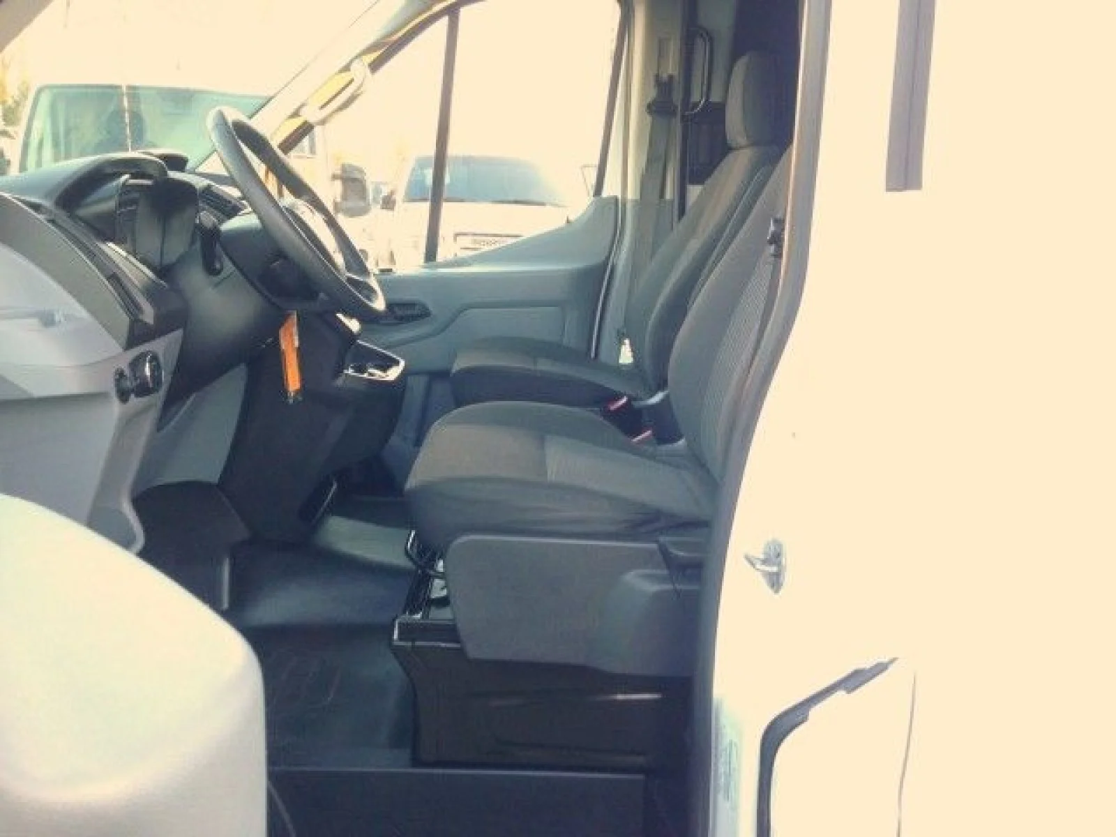 Used 2019 Oxford White Ford w/ rearCam image 32