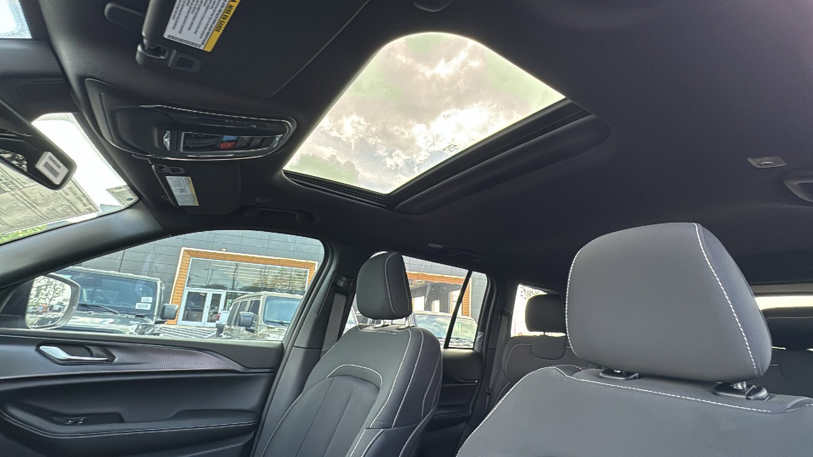 New 2026 Silver Zynith Exterior Paint Jeep Laredo X image 14