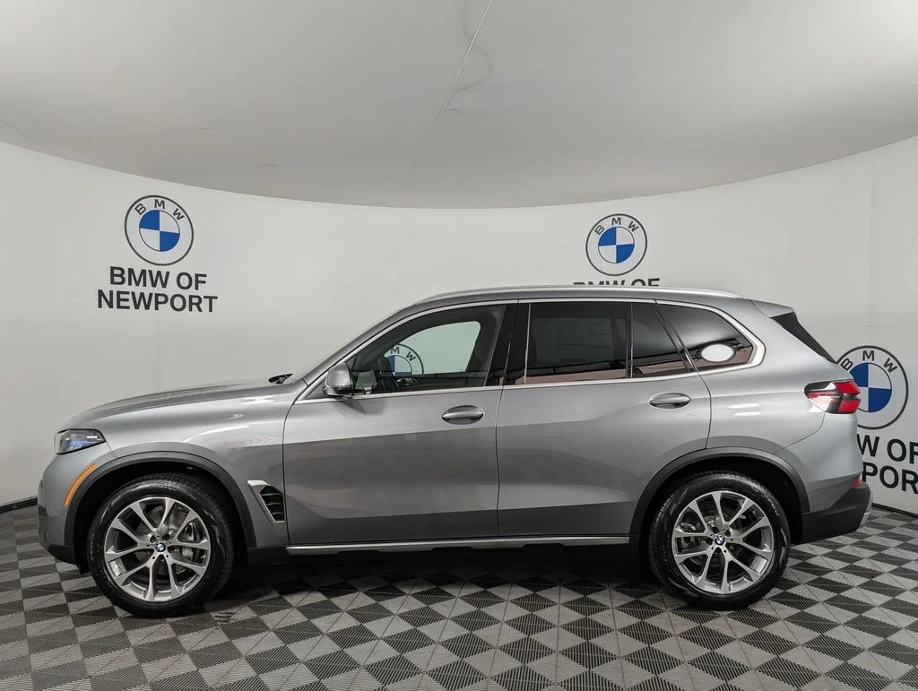 New 2026 Skyscraper Grey Metallic BMW xDrive40i image 9